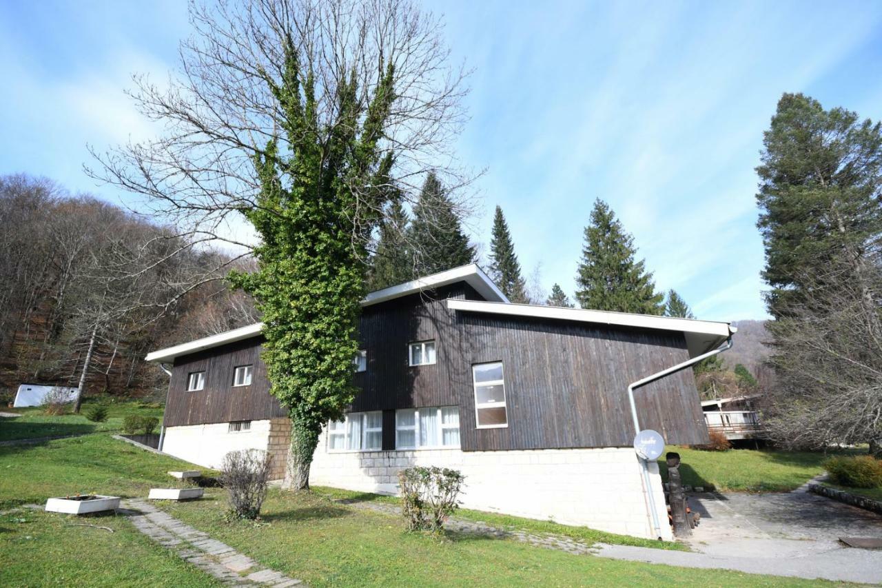 Np Sutjeska Paviljon A Tjentiste Exterior foto